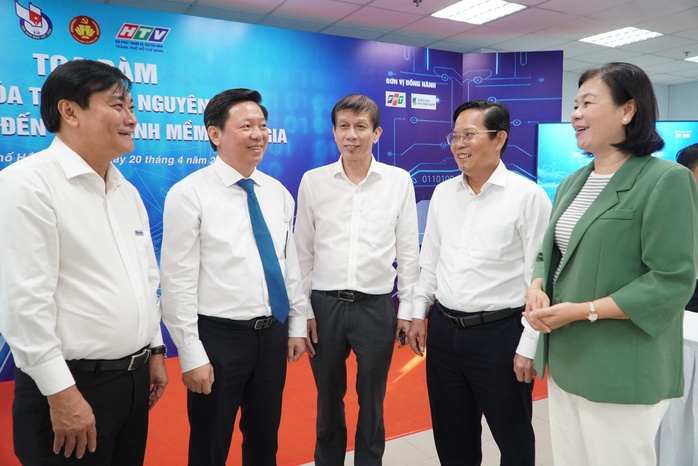 Báo chí là lực lượng nòng cốt phát triển văn hóa trong kỷ nguyên số - Ảnh 1.