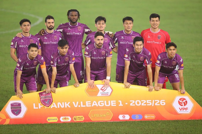 Đội b&oacute;ng đất Thủ đ&aacute;nh mất bản sắc - Ảnh 1.