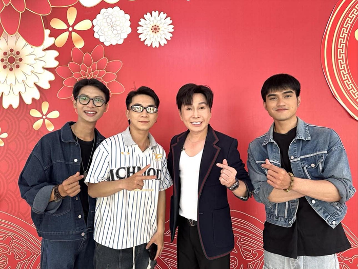 Vũ Lu&acirc;n, Đ&ocirc;ng Qu&acirc;n, Phạm Anh Tuấn lan tỏa tinh thần S&acirc;n khấu học đường ch&agrave;o mừng Giỗ Tổ H&ugrave;ng Vương - Ảnh 2.