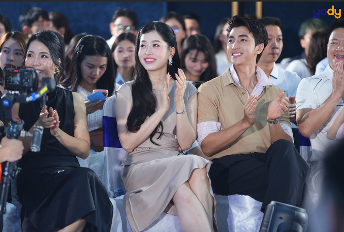 Thời trang m&aacute;t lạnh - Ảnh 3.