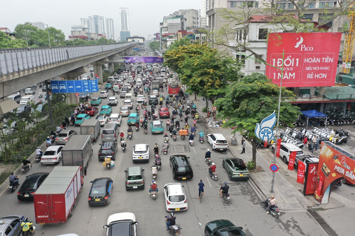 CSGT sử dụng flycam v&agrave; camera AI xử l&yacute; t&agrave;i xế đỗ xe sai quy định 2026 - Ảnh 2.