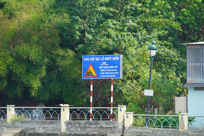 TPHCM: Sạt lở bờ s&ocirc;ng, k&ecirc;nh rạch ảnh hưởng h&agrave;ng trăm hộ d&acirc;n - Ảnh 1.