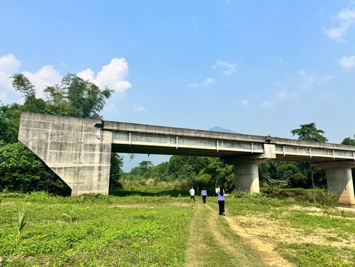 3 c&acirc;y cầu x&acirc;y xong chưa c&oacute; đường dẫn, Viện kiểm s&aacute;t ở Đ&agrave; Nẵng v&agrave;o cuộc - Ảnh 1.