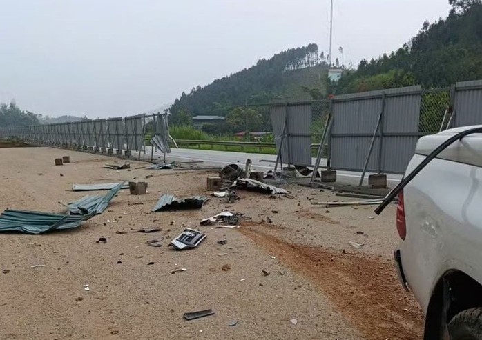 Thiếu t&aacute; C&ocirc;ng an tử vong khi &ocirc; t&ocirc; gặp nạn tr&ecirc;n cao tốc - Ảnh 1.