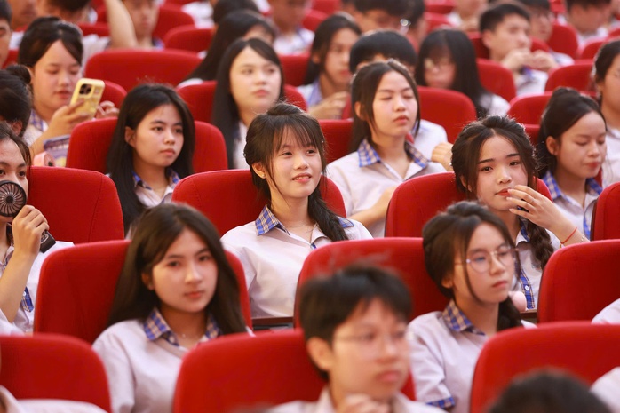 Lần đầu ti&ecirc;n c&oacute; 400 chỉ ti&ecirc;u ng&agrave;nh luật ở khu vực miền Trung  - Ảnh 2.