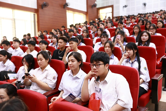 Lần đầu ti&ecirc;n c&oacute; 400 chỉ ti&ecirc;u ng&agrave;nh luật ở khu vực miền Trung  - Ảnh 1.