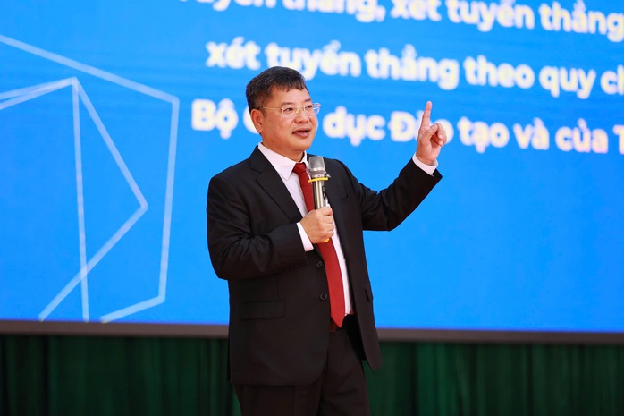 Lần đầu ti&ecirc;n c&oacute; 400 chỉ ti&ecirc;u ng&agrave;nh luật ở khu vực miền Trung  - Ảnh 4.