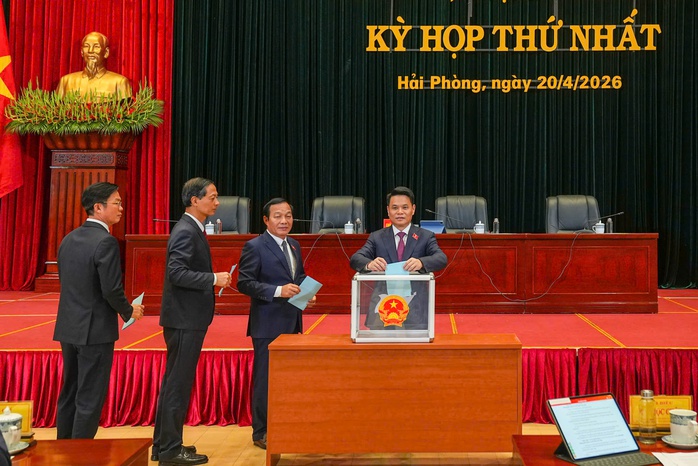 Đỗ Th&agrave;nh Trung được bầu l&agrave;m Chủ tịch UBND TP Hải Ph&ograve;ng nhiệm kỳ 2026 - 2031 - Ảnh 1.