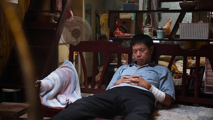 Th&aacute;i H&ograve;a - V&otilde; Tấn Ph&aacute;t bị "vạch mặt" chi&ecirc;u tr&ograve; trong tr&iacute;ch đoạn phim Anh H&ugrave;ng  - Ảnh 2.