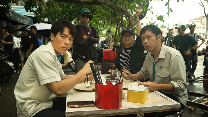 Th&aacute;i H&ograve;a - V&otilde; Tấn Ph&aacute;t bị "vạch mặt" chi&ecirc;u tr&ograve; trong tr&iacute;ch đoạn phim Anh H&ugrave;ng  - Ảnh 1.