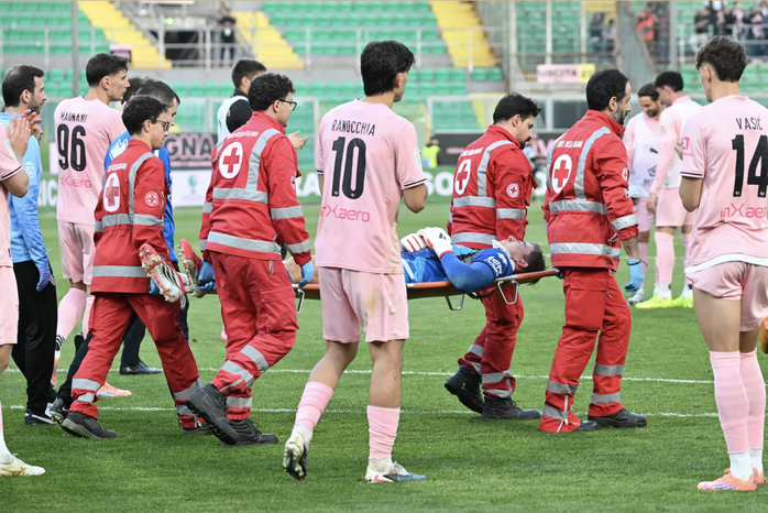 Con trai huyền thoại Jurgen Klinsmann g&atilde;y cổ khi chơi b&oacute;ng ở Serie B - Ảnh 3.