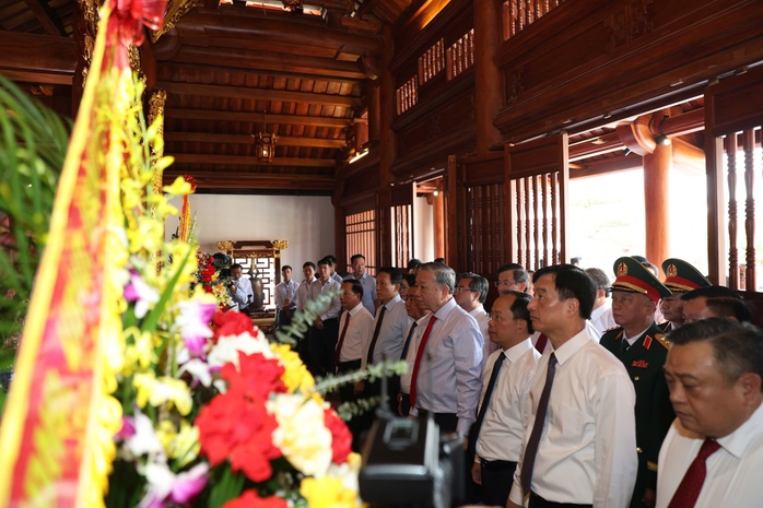 Tổng B&iacute; thư, Chủ tịch nước T&ocirc; L&acirc;m d&acirc;ng hương tưởng nhớ cố Tổng B&iacute; thư H&agrave; Huy Tập tại H&agrave; Tĩnh - Ảnh 2.