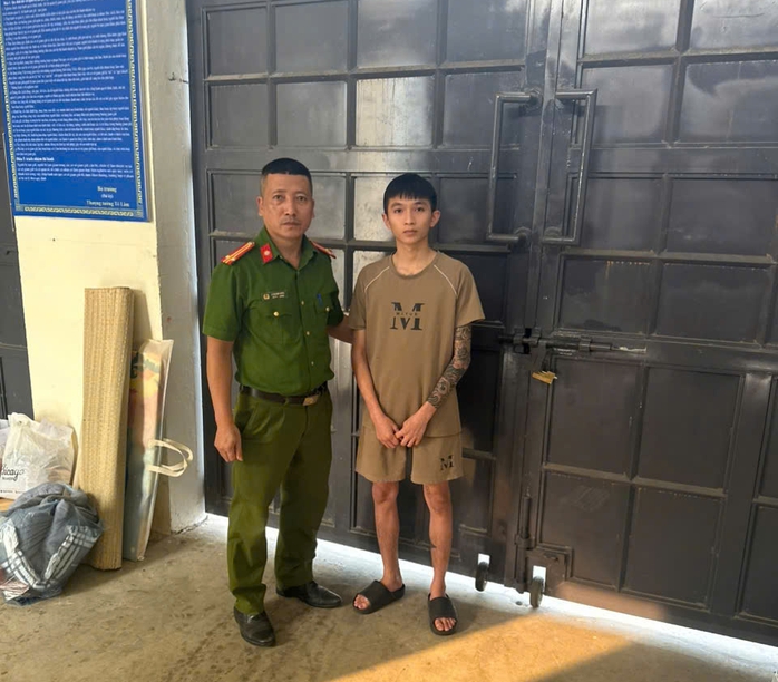 Vận động thành công đối tượng trốn nã Lê Đức Mạnh ra đầu thú - Ảnh 1.