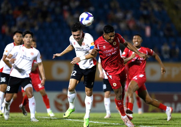 CLB C&ocirc;ng an H&agrave; Nội tiến gần "ng&ocirc;i vương" V-League - Ảnh 3.