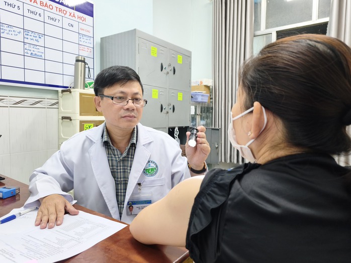 Thời tiết nắng nóng, bệnh da liễu tăng đột biến - Ảnh 1.