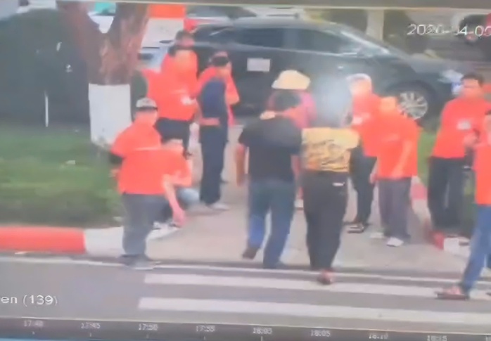 Nhân viên điều phối xe bị hành hung tại Cảng hàng không Buôn Ma Thuột 2026 - Ảnh 1.