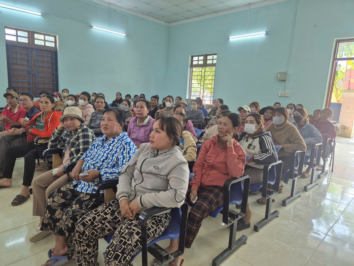 Vụ "băn khoăn chi tiền hỗ trợ": 183 hộ c&ograve;n lại được mời đi nhận tiền - Ảnh 4.