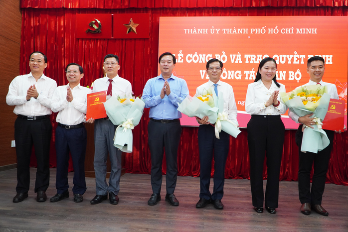 C&ocirc;ng bố quyết định của Ban Thường vụ Th&agrave;nh ủy TPHCM về c&ocirc;ng t&aacute;c c&aacute;n bộ - Ảnh 2.
