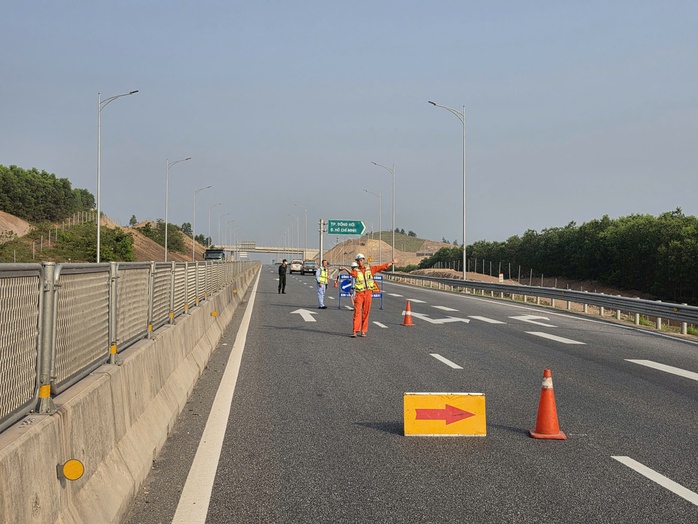 Đ&oacute;ng từng đoạn cao tốc Vũng &Aacute;ng - Cam Lộ để lắp gi&aacute; long m&ocirc;n từ 22 đến 26-4 - Ảnh 5.