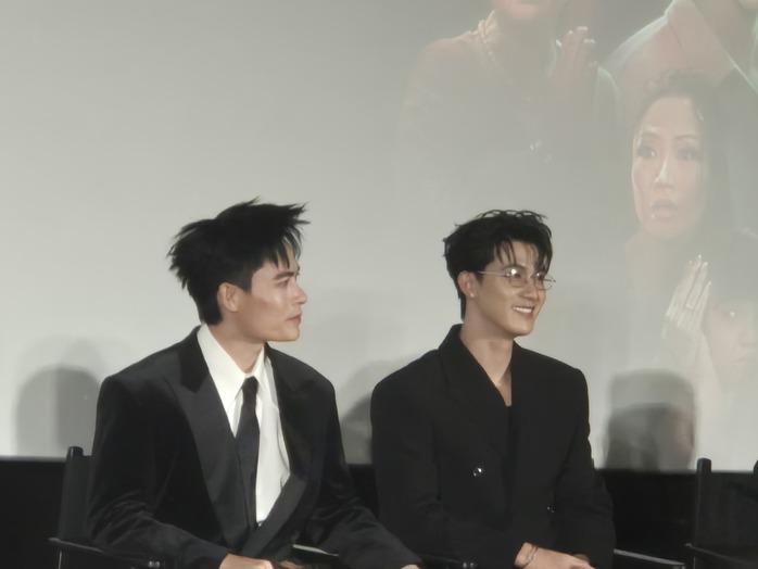 V&otilde; Tấn Ph&aacute;t mừng "thời đến", Trần Ngọc V&agrave;ng kh&ocirc;ng c&oacute; h&igrave;nh tượng để&hellip; mất! - Ảnh 1.