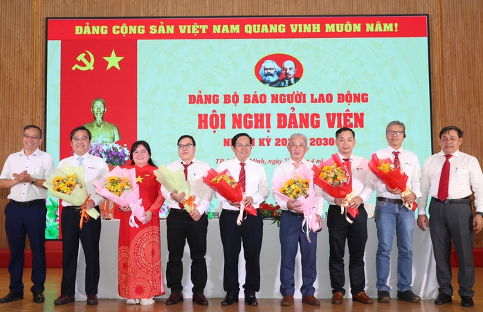 Ông Tô Đình Tuân tiếp tục làm Bí thư Đảng ủy Báo Người Lao Động nhiệm kỳ 2025 - 2030 - Ảnh 3.