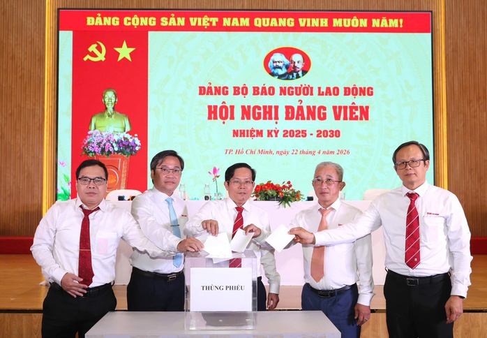 Ông Tô Đình Tuân tiếp tục làm Bí thư Đảng ủy Báo Người Lao Động nhiệm kỳ 2025 - 2030 - Ảnh 2.