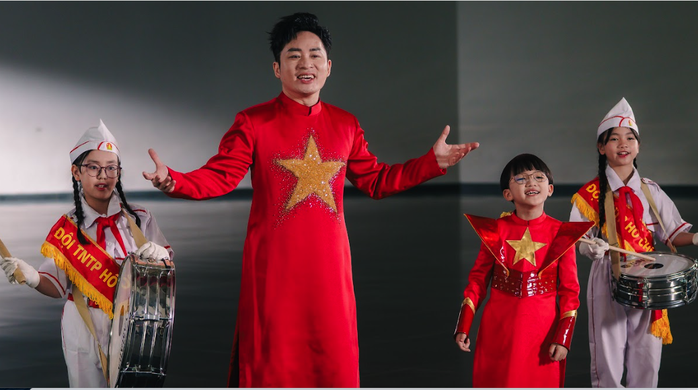  3 thế hệ lan tỏa tình yêu nước trong MV "Có Bác trong tim" - Ảnh 2.