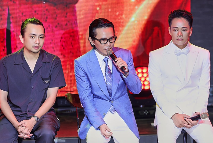 Anh Qu&acirc;n Idol g&acirc;y x&uacute;c động mạnh với "Việt Nam kh&uacute;c ki&ecirc;u h&ugrave;ng"  - Ảnh 1.