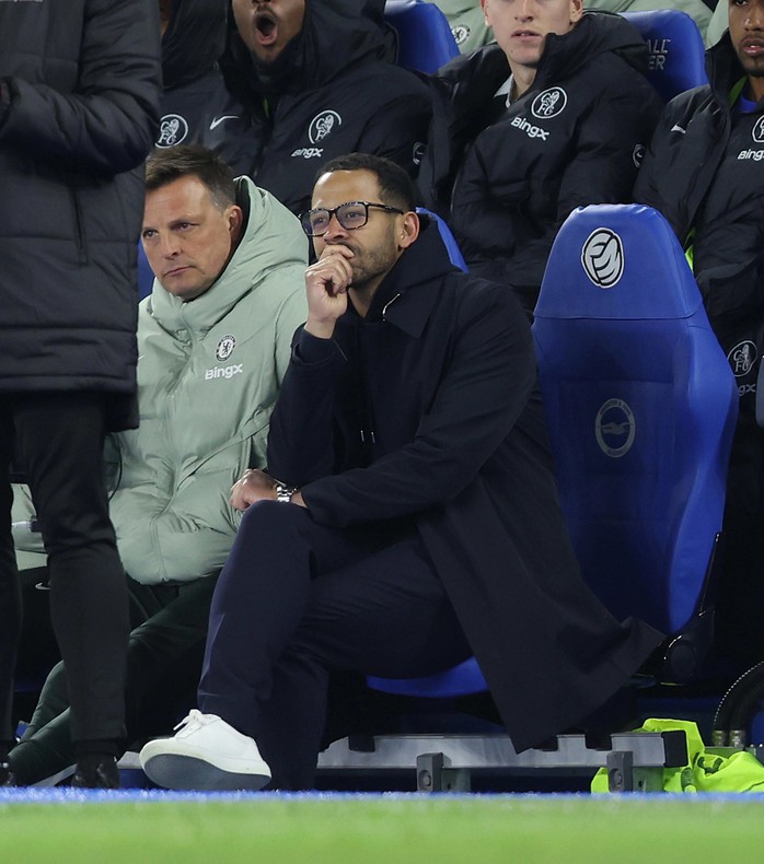 Điều khiến Chelsea &ldquo;ch&ugrave;n tay&rdquo; sa thải HLV Liam Rosenior - Ảnh 3.