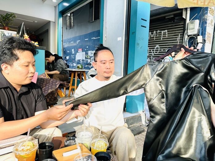 NTK V&otilde; Việt Chung tư vấn nghệ thuật phim về L&atilde;nh Mỹ A - Ảnh 1.