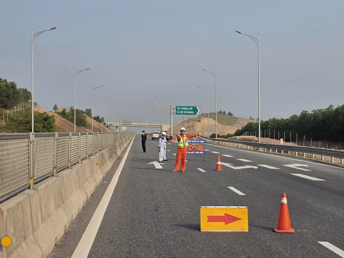 Đ&oacute;ng từng đoạn cao tốc Vũng &Aacute;ng - Cam Lộ để lắp gi&aacute; long m&ocirc;n từ 22 đến 26-4 - Ảnh 4.