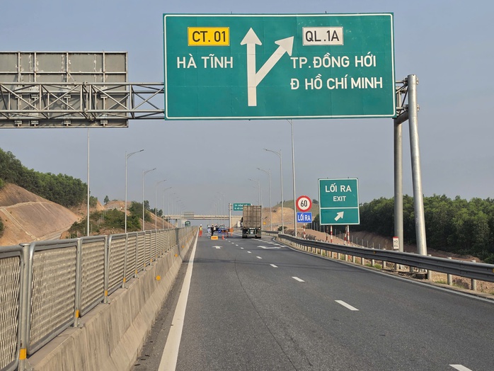 Đ&oacute;ng từng đoạn cao tốc Vũng &Aacute;ng - Cam Lộ để lắp gi&aacute; long m&ocirc;n từ 22 đến 26-4 - Ảnh 2.