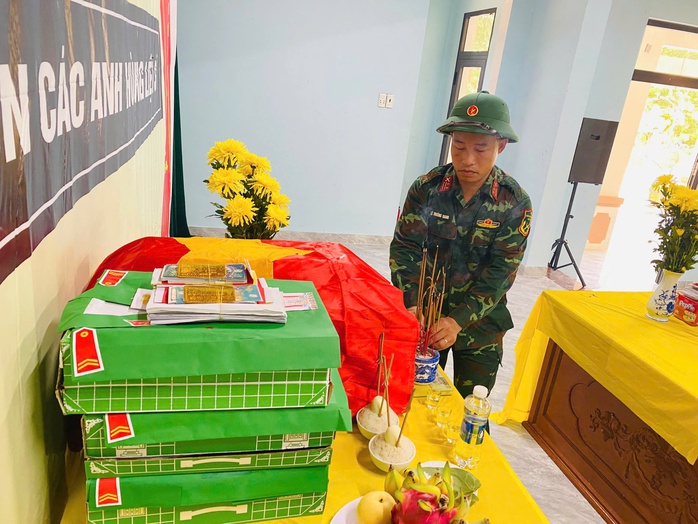 T&igrave;m thấy 3 h&agrave;i cốt liệt sĩ c&ugrave;ng nhiều di vật quan trọng, c&oacute; 3 b&aacute;t ăn cơm B52 - Ảnh 3.