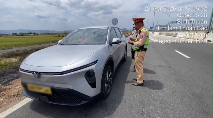 Không bằng lái vẫn chạy 103 km/h trên cao tốc, tài xế nhận “cái kết đắng” - Ảnh 1.