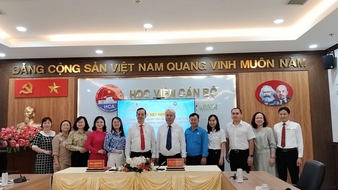 N&acirc;ng cao tr&igrave;nh độ, l&yacute; luận ch&iacute;nh trị cho c&aacute;n bộ, c&ocirc;ng chức, vi&ecirc;n chức, người lao động - Ảnh 3.