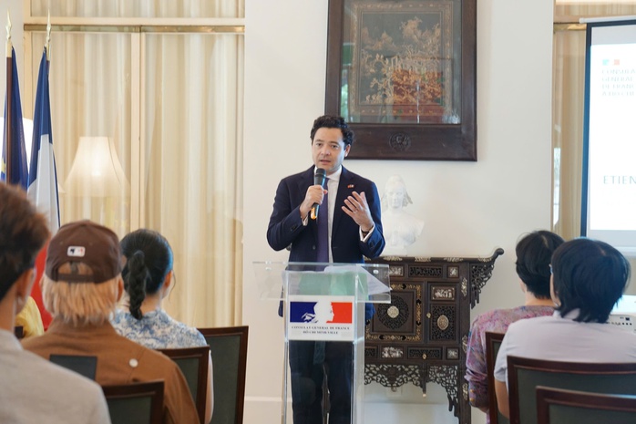 Triển l&atilde;m ảnh "Lyon &ndash; TPHCM": Đối thoại văn h&oacute;a giữa hai đ&ocirc; thị s&ocirc;ng nước - Ảnh 1.