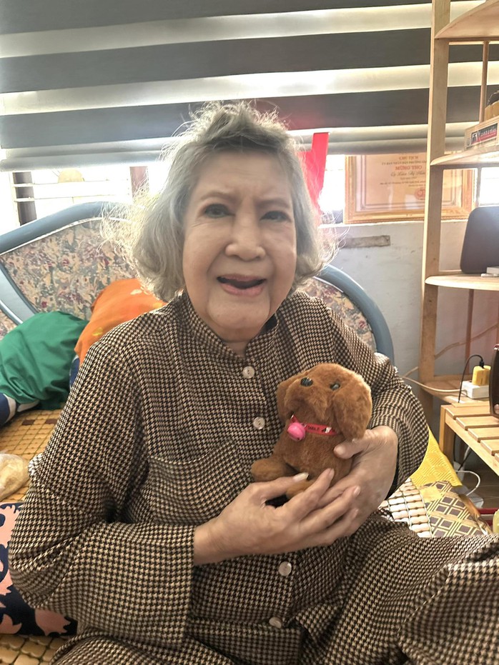 Sinh nhật ấm &aacute;p của nghệ sĩ T&uacute; Trinh tại Khu dưỡng l&atilde;o Thị Ngh&egrave; - Ảnh 3.