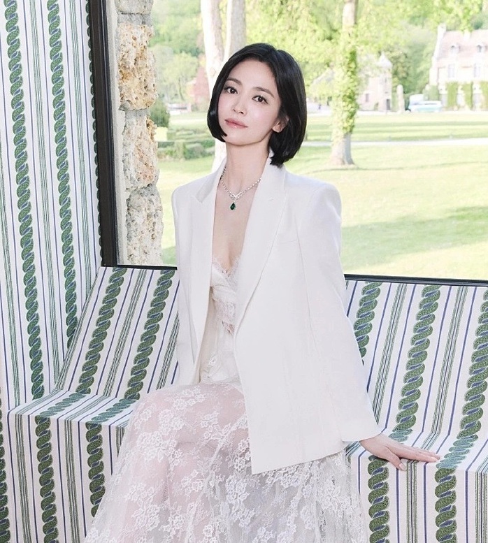 Song Hye-kyo khoe nhan sắc xinh đẹp như "nữ thần" - Ảnh 3.