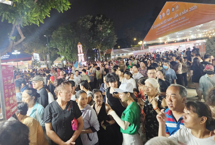 Lễ hội bánh mì TPHCM 2026 thu hút 250 . 000 Lượt khách tham quan - Ảnh 2. Lễ hội bánh mì TPHCM 2026 thu hút 250 . 000 Lượt khách tham quan - Ảnh 2.