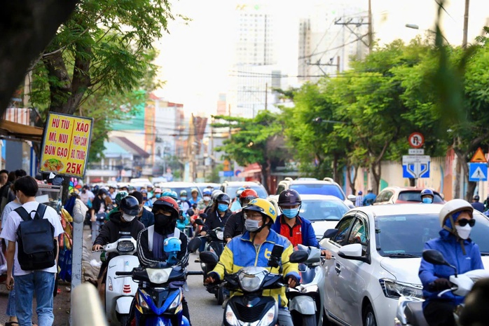 Đề xuất mở rộng đường Nguyễn Tất Thành khi làm đường sắt Bến Thành - Cần Giờ - Ảnh 1.