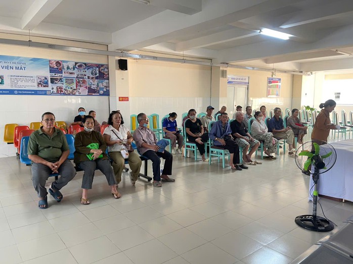 Mang ánh sáng đến 100 người yếu thế Cần Giờ, TPHCM - Ảnh 2.