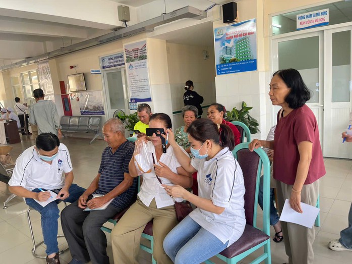 Mang ánh sáng đến 100 người yếu thế Cần Giờ, TPHCM - Ảnh 3.