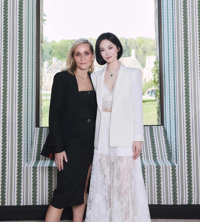 Song Hye-kyo khoe nhan sắc xinh đẹp như "nữ thần" - Ảnh 5.