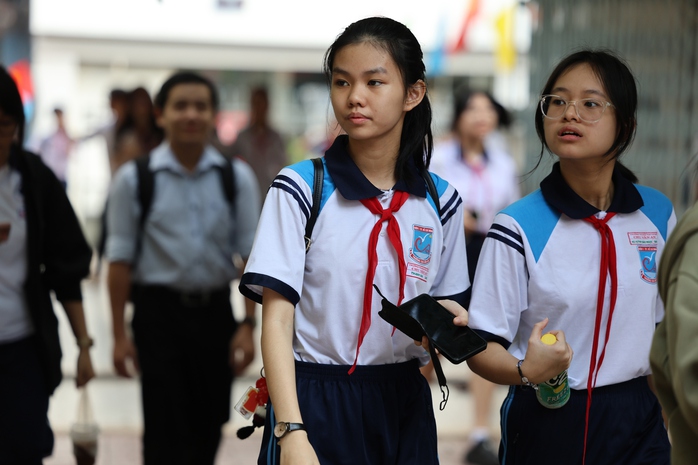 Những trường tuyển hơn 1.000 học sinh v&agrave;o lớp 10 c&ocirc;ng lập ở TPHCM  - Ảnh 1.