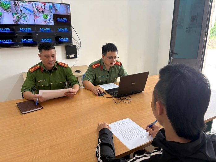 C&ocirc;ng an l&agrave;m việc với TikToker đăng clip phản cảm để &ldquo;c&acirc;u view&rdquo; - Ảnh 1.