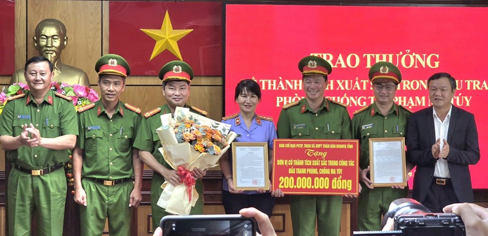 Triệt phá đường dây ma túy Đắk Lắk thu giữ gần 20kg và 1 khẩu súng - Ảnh 1.