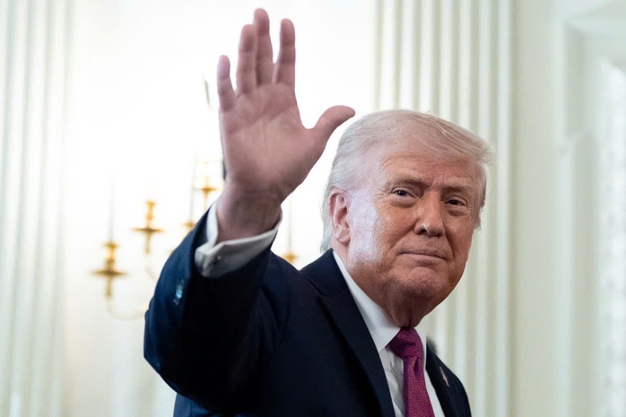 &Ocirc;ng Donald Trump ra lệnh "bắn v&agrave; giết" t&agrave;u đặt m&igrave;n của Iran tại eo biển Hormuz - Ảnh 1.