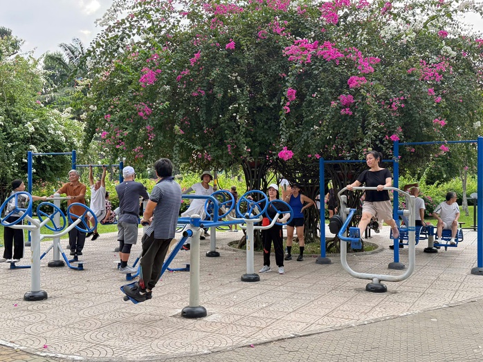 Xanh đ&ocirc; thị, m&aacute;t tinh thần (*): Mở rộng mảng xanh v&igrave; cuộc sống người d&acirc;n - Ảnh 2.