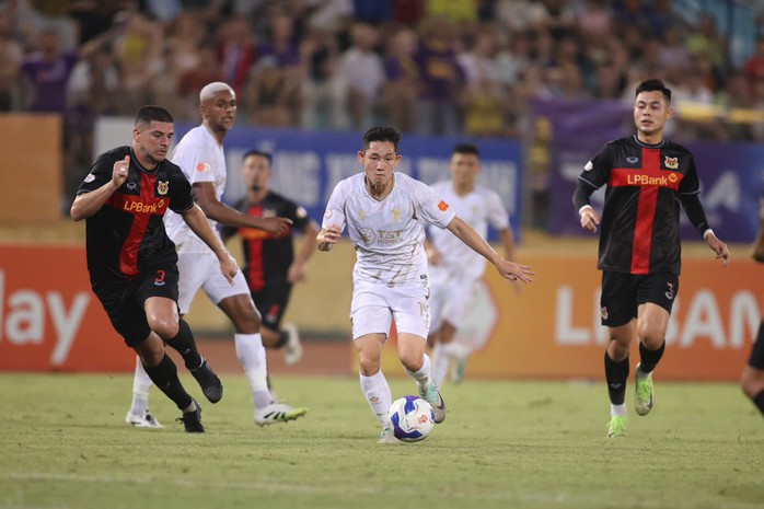 Ninh B&igrave;nh FC chạm tr&aacute;n H&agrave; Nội FC: Đại chiến v&igrave; tốp 3 - Ảnh 4.
