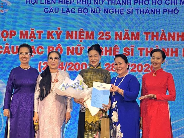 25 năm CLB Nữ nghệ sĩ TP HCM: Khi y&ecirc;u thương trở th&agrave;nh phương thức h&agrave;nh động - Ảnh 3.